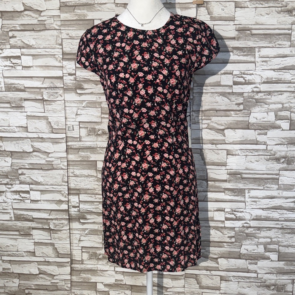 FOREVER 21 Floral Cap-Sleeve Shift Dress